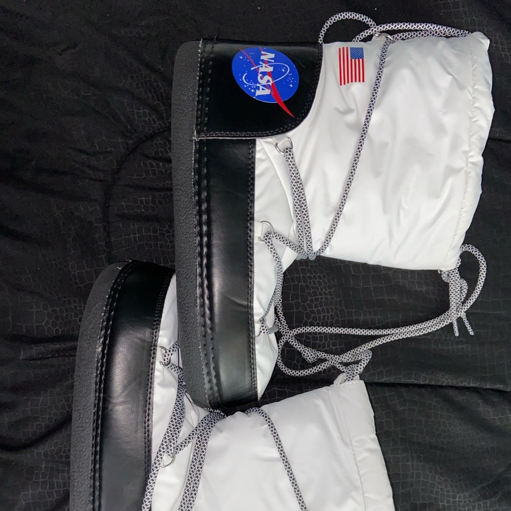 Moon boot slippers